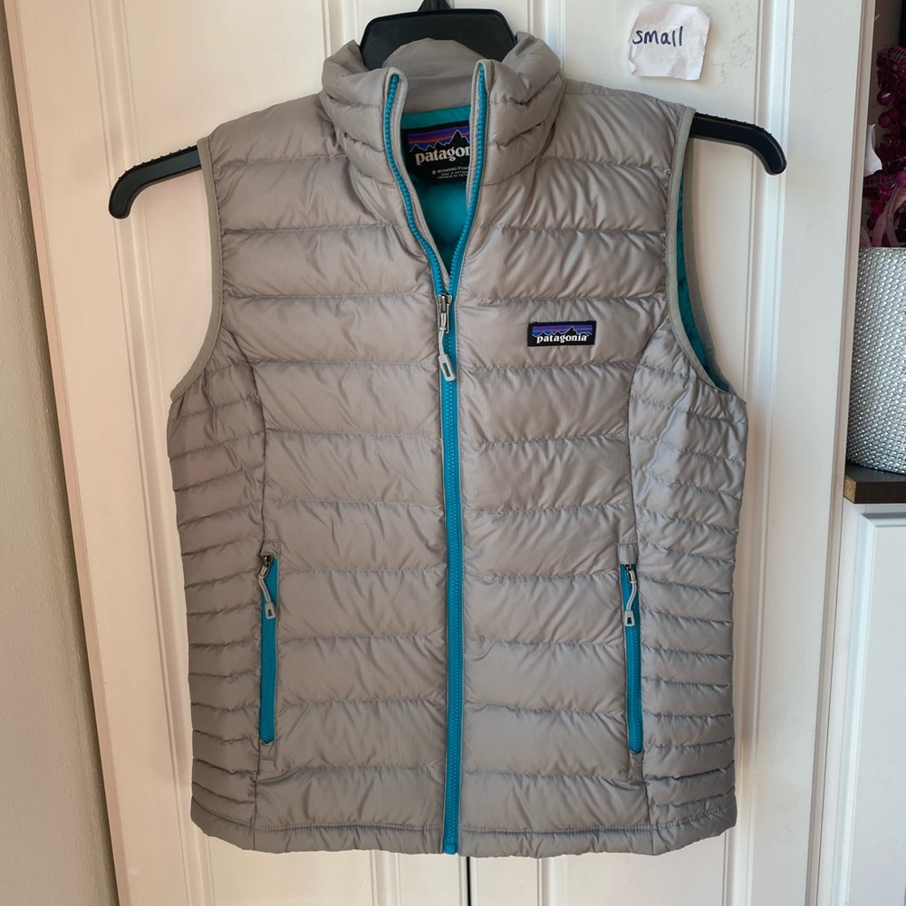 Patagonia women’s small or large down vest , gray, (i2)